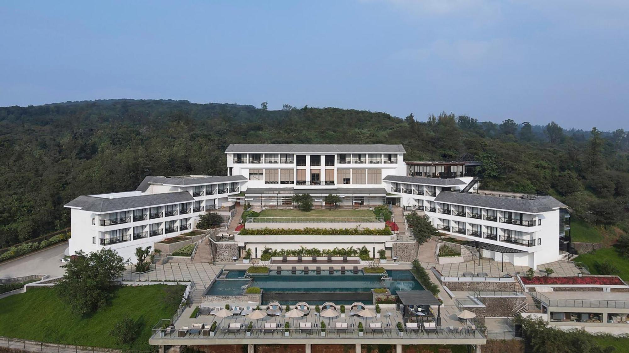 Courtyard By Marriott Mahabaleshwar Hotel Buitenkant foto