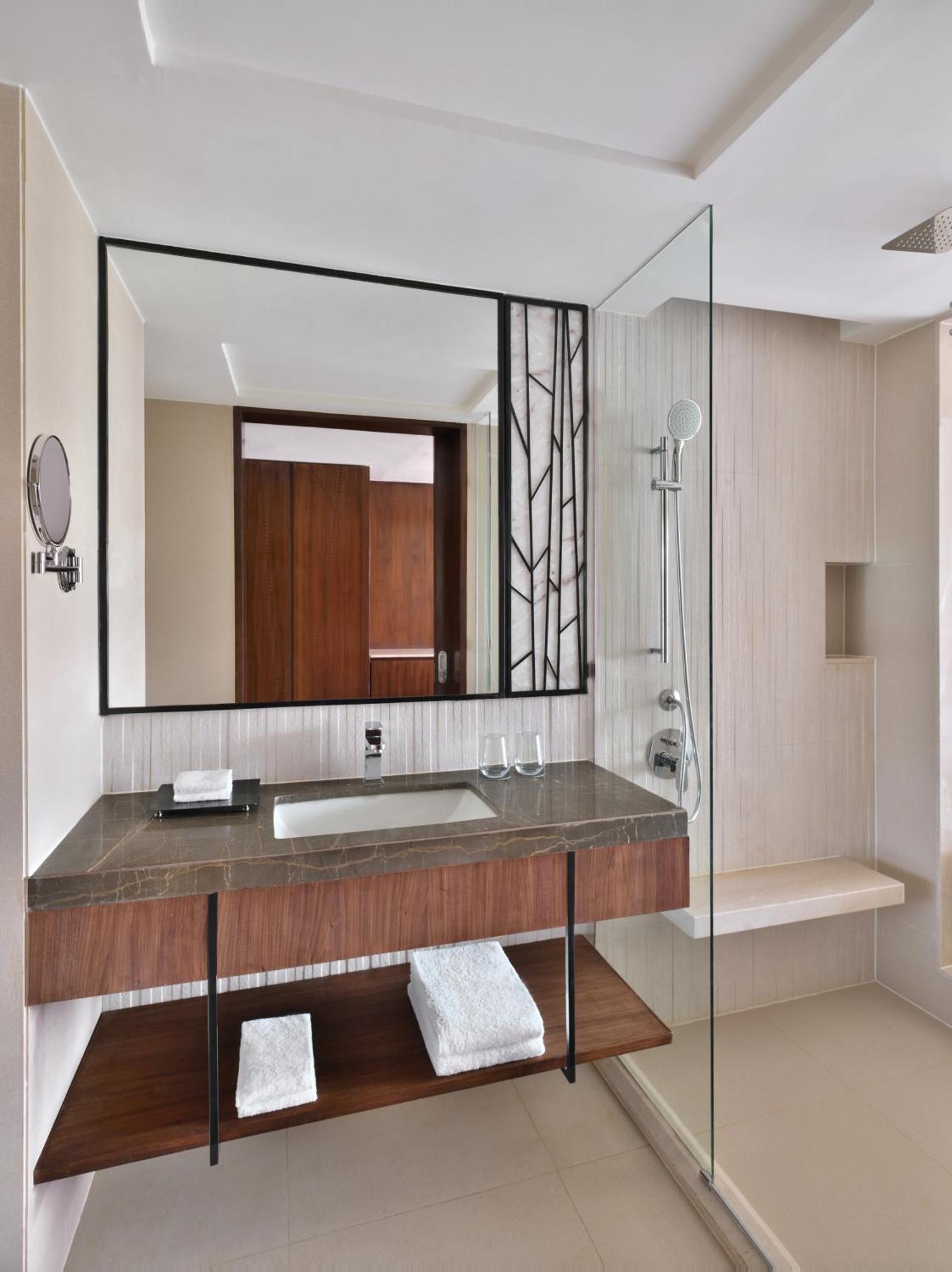 Courtyard By Marriott Mahabaleshwar Hotel Buitenkant foto