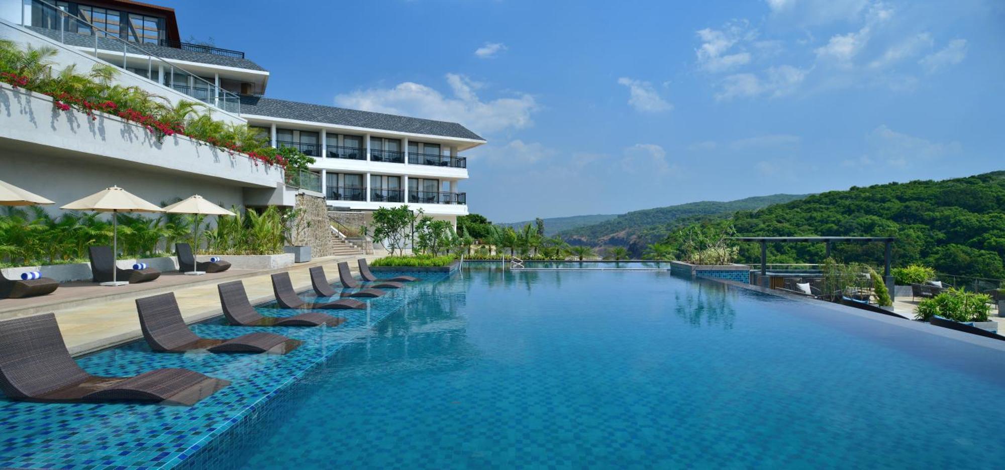 Courtyard By Marriott Mahabaleshwar Hotel Buitenkant foto