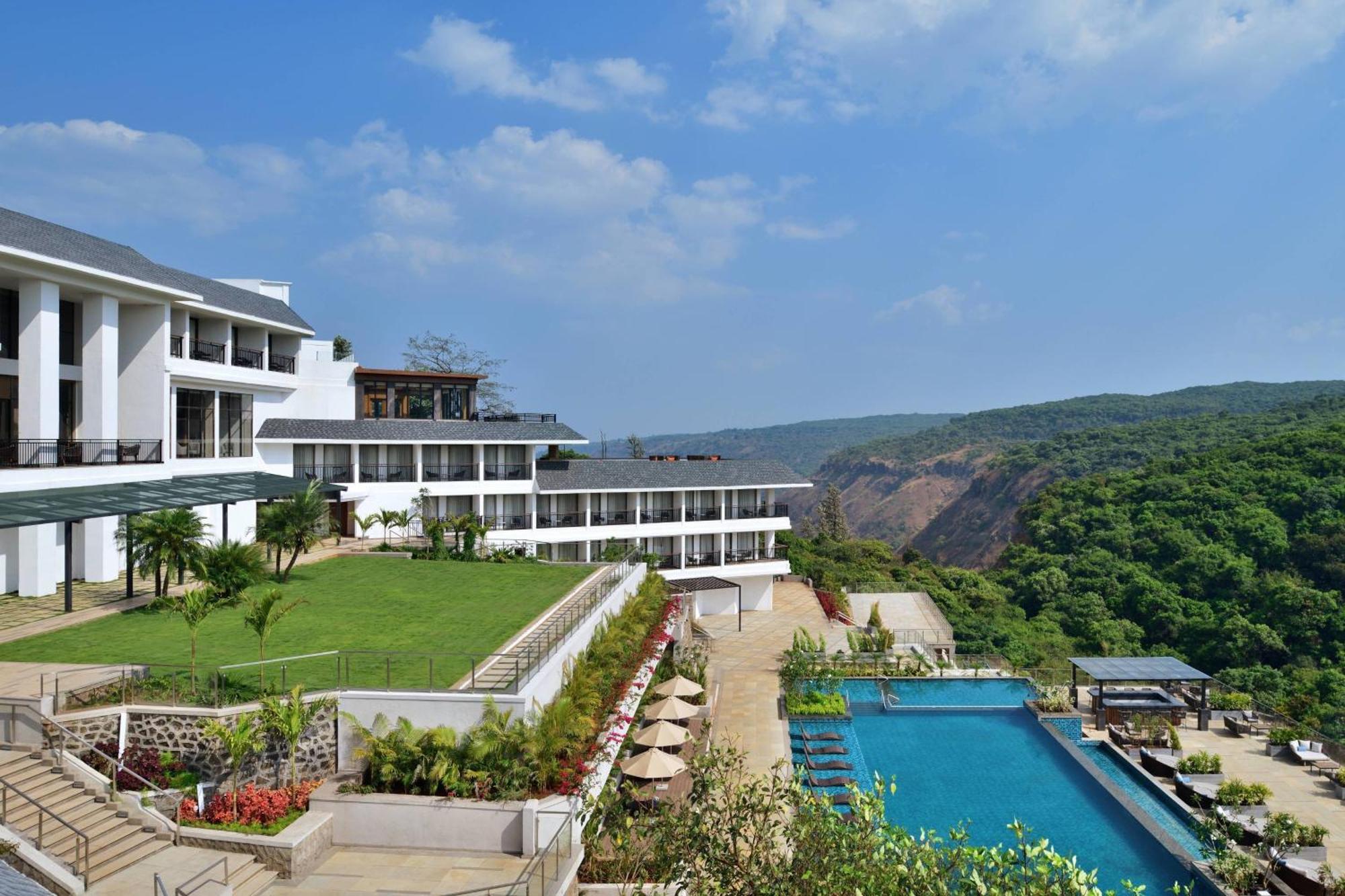 Courtyard By Marriott Mahabaleshwar Hotel Buitenkant foto