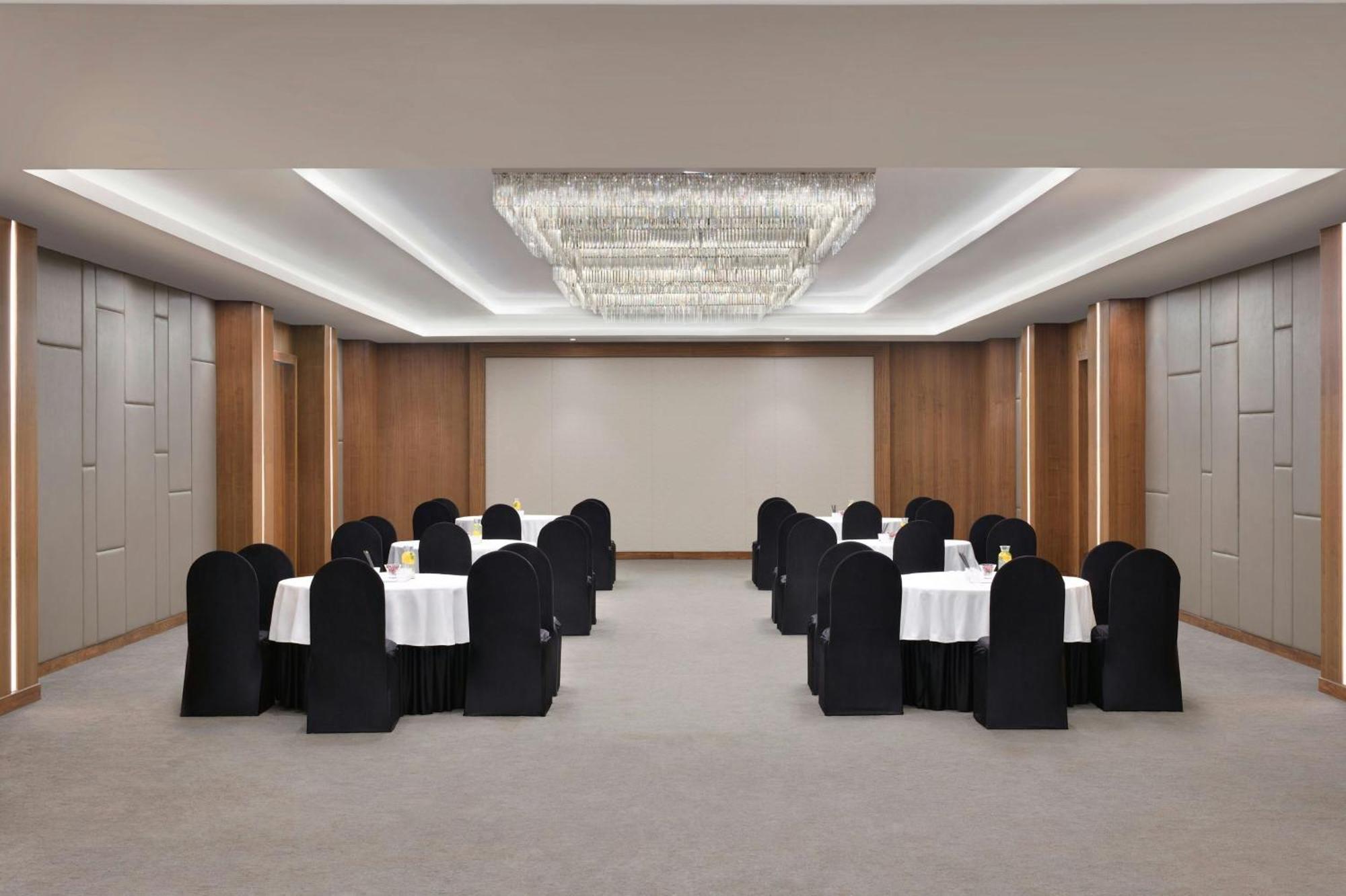 Courtyard By Marriott Mahabaleshwar Hotel Buitenkant foto