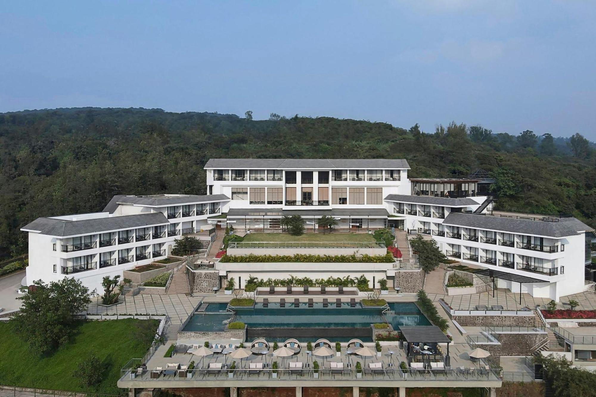 Courtyard By Marriott Mahabaleshwar Hotel Buitenkant foto