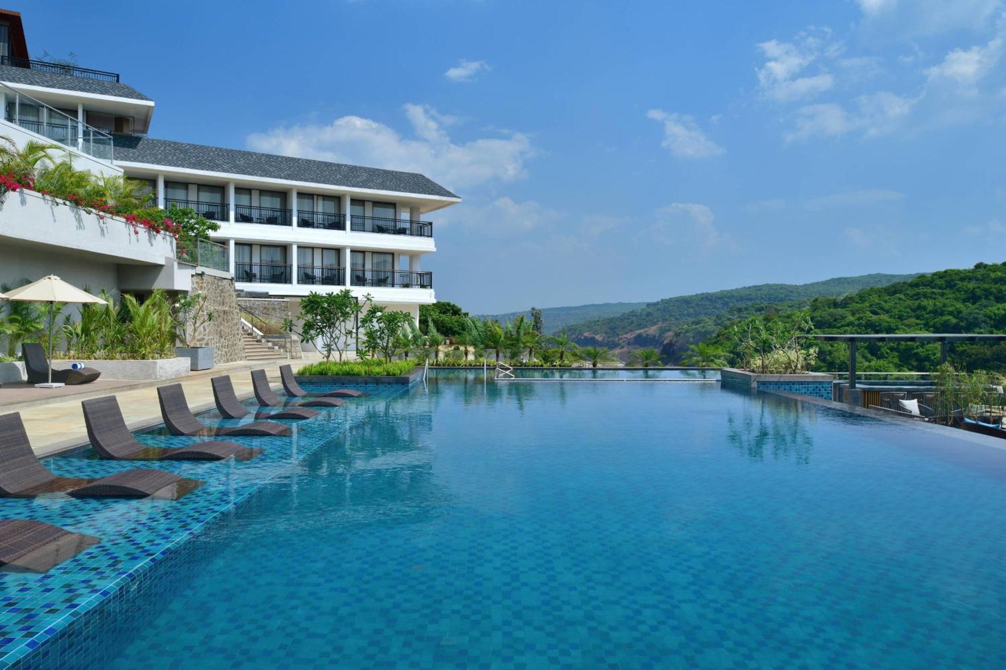 Courtyard By Marriott Mahabaleshwar Hotel Buitenkant foto