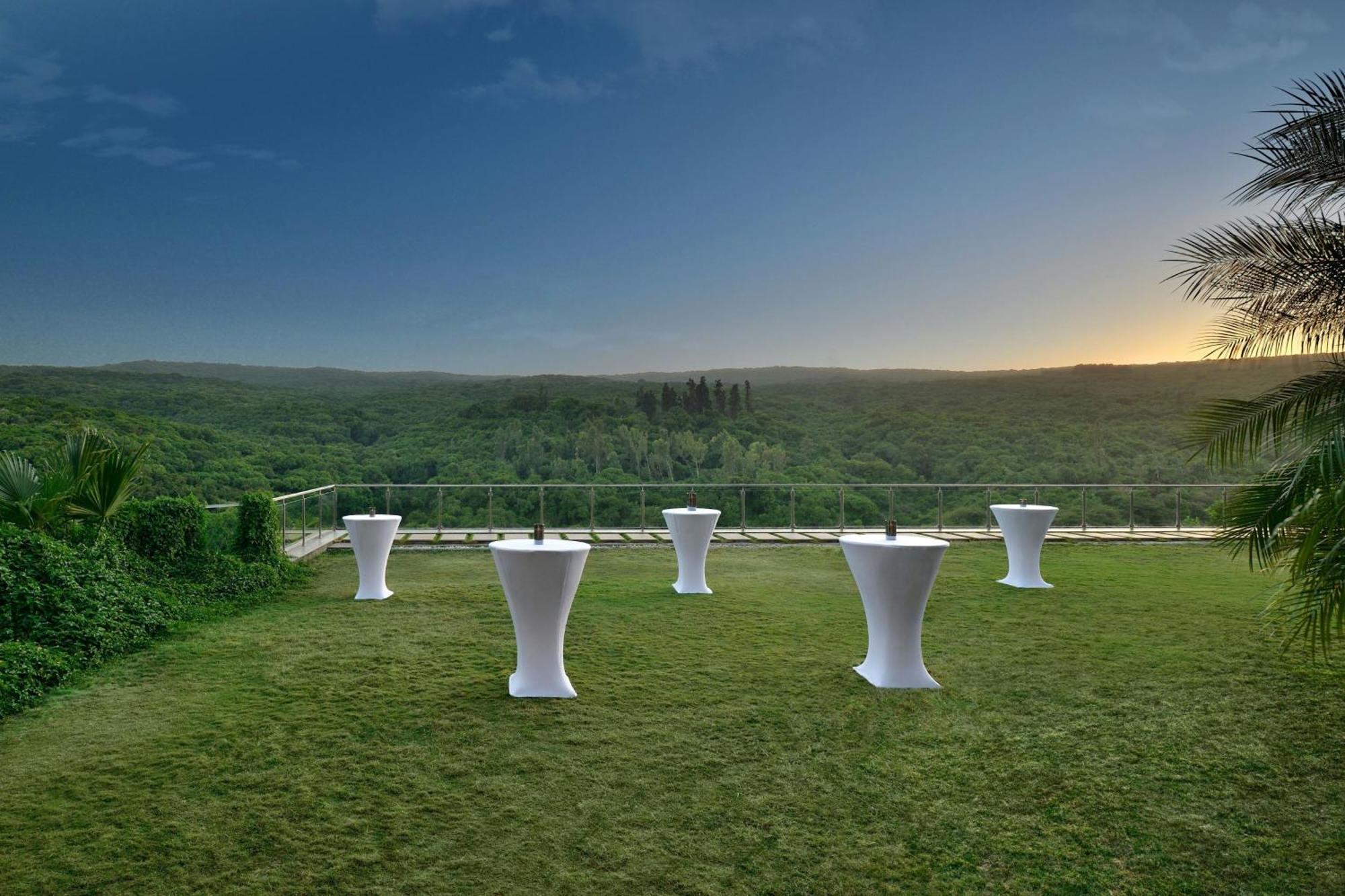 Courtyard By Marriott Mahabaleshwar Hotel Buitenkant foto