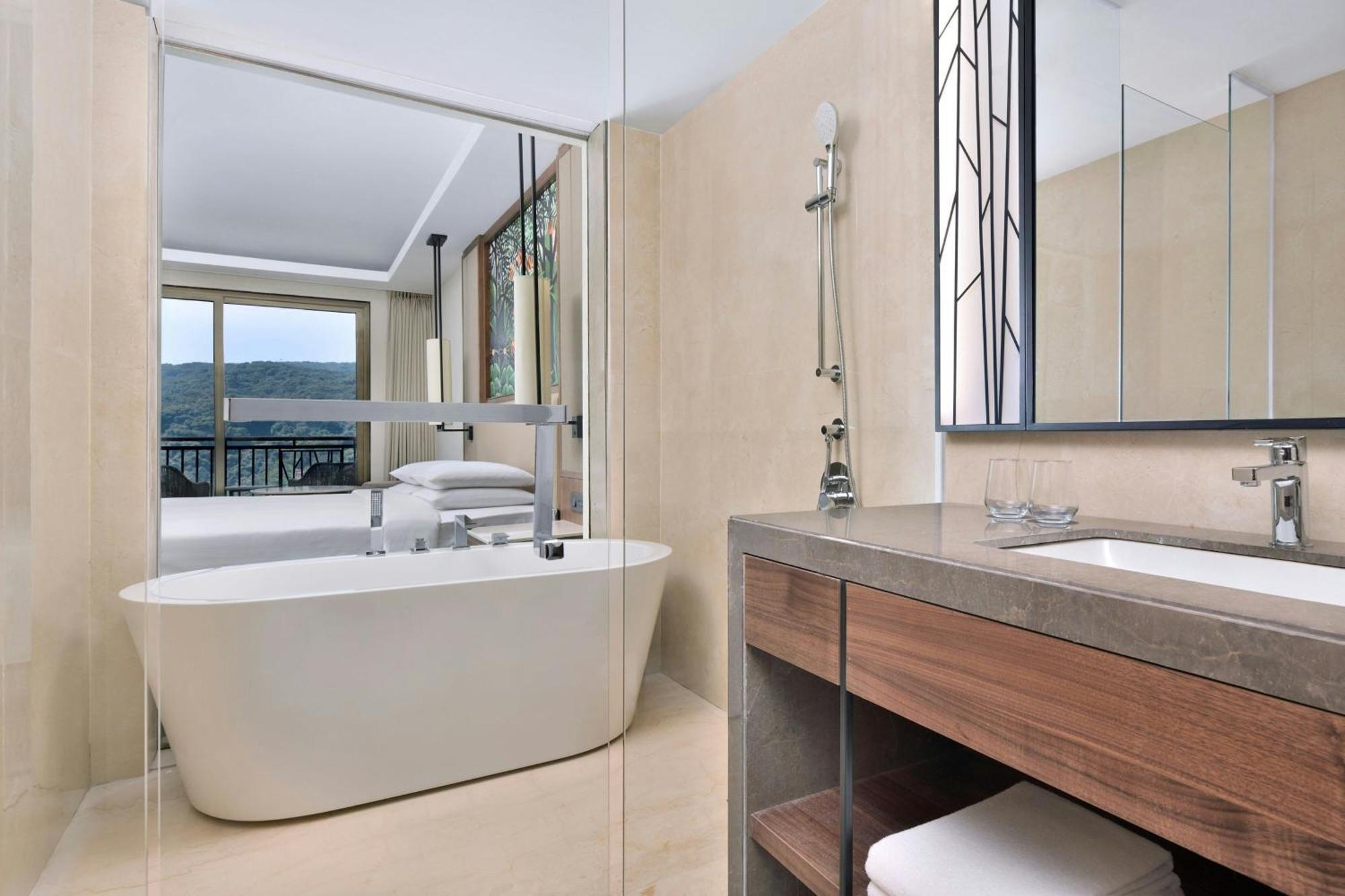 Courtyard By Marriott Mahabaleshwar Hotel Buitenkant foto