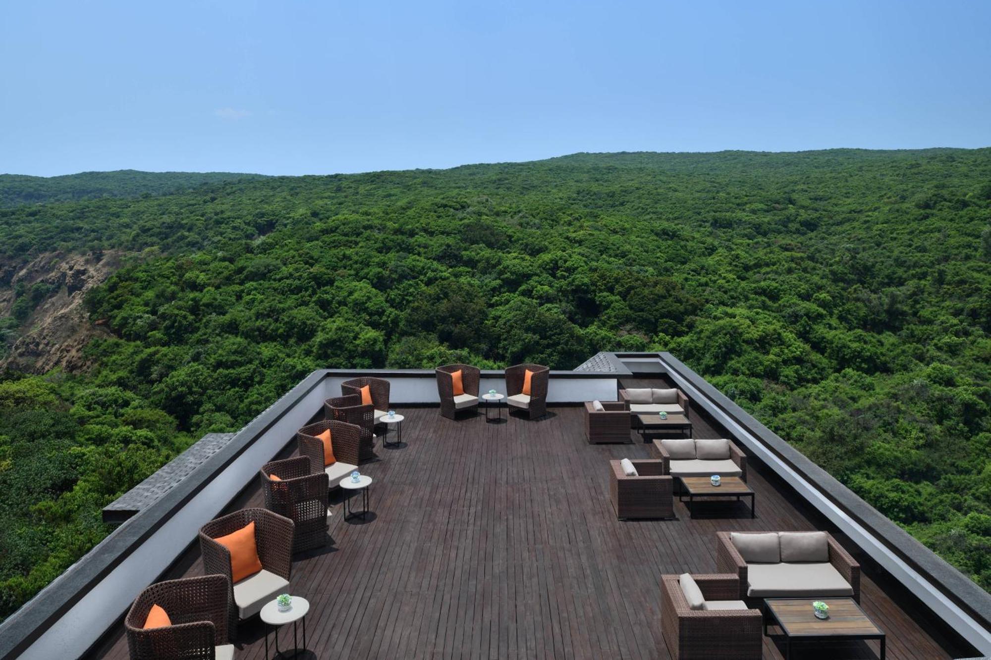 Courtyard By Marriott Mahabaleshwar Hotel Buitenkant foto
