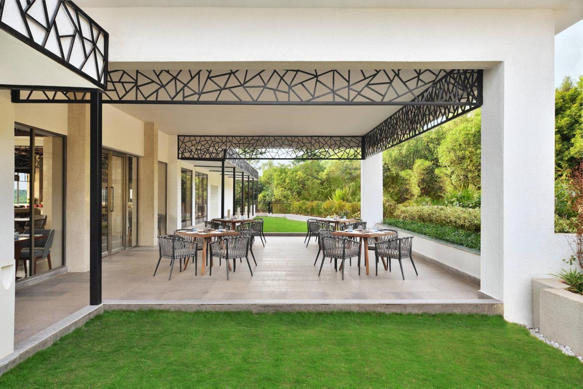 Courtyard By Marriott Mahabaleshwar Hotel Buitenkant foto