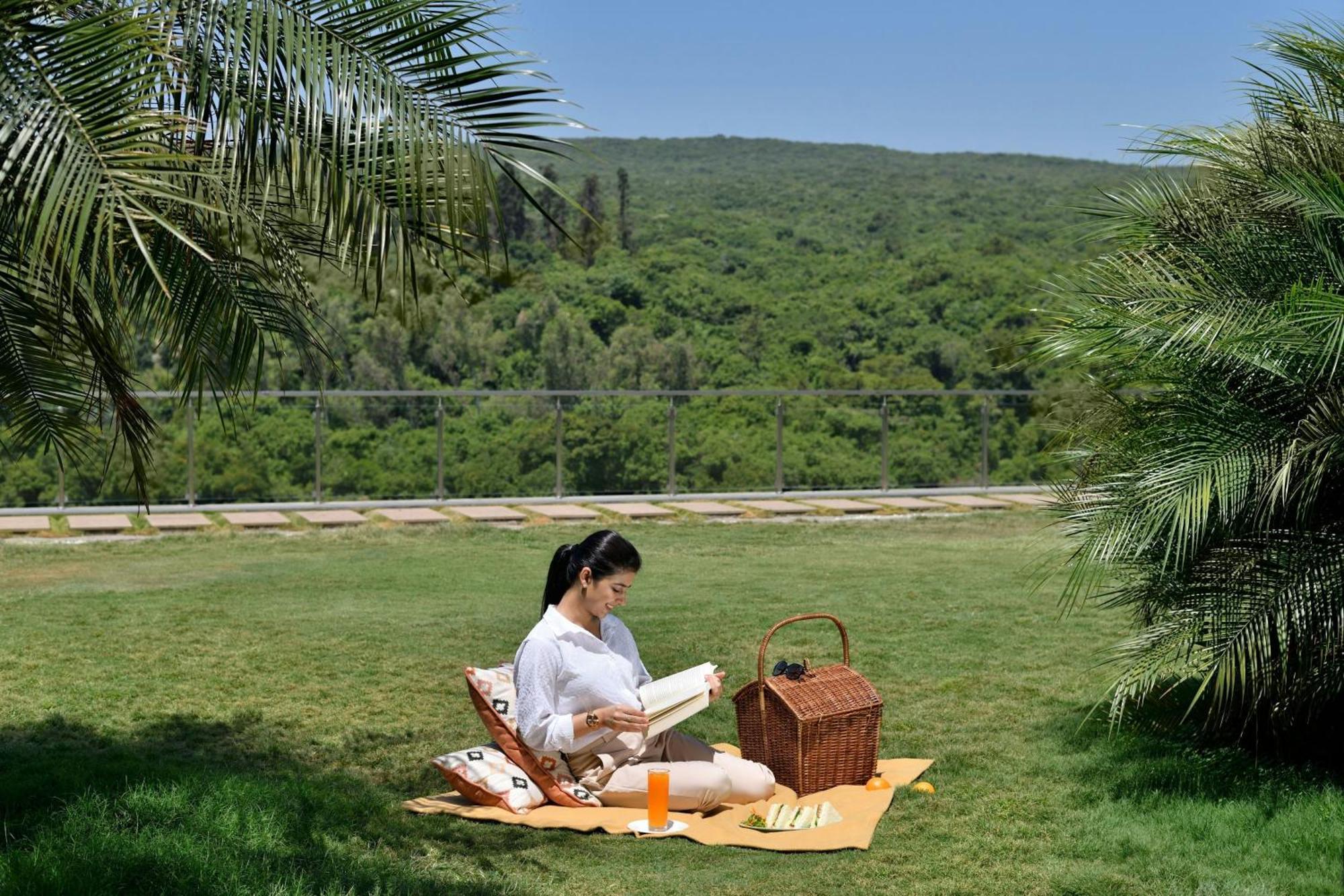 Courtyard By Marriott Mahabaleshwar Hotel Buitenkant foto