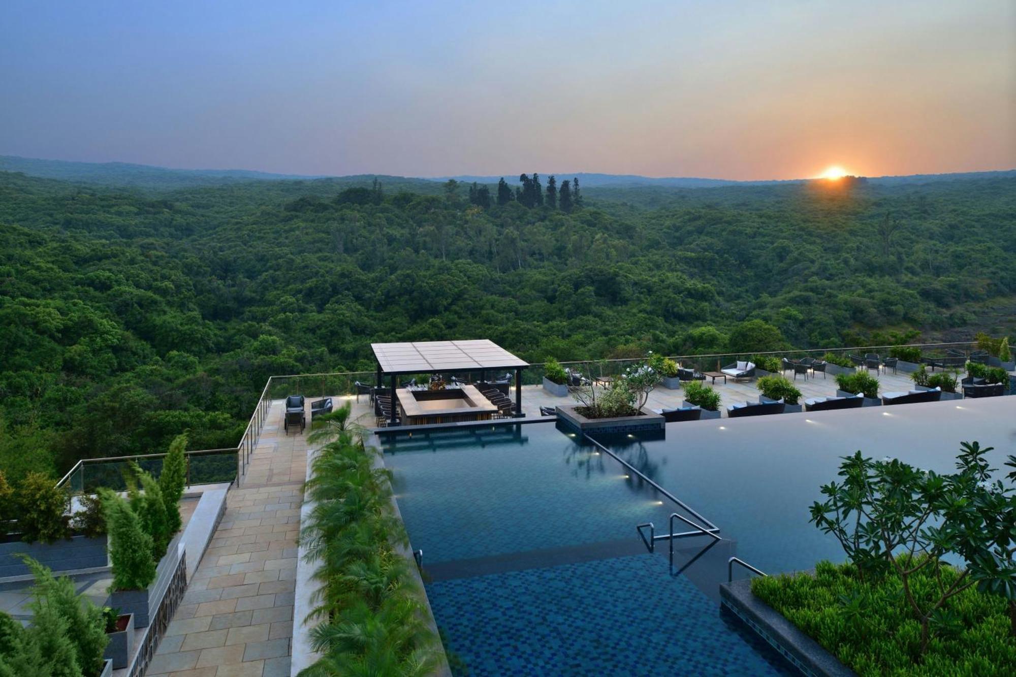 Courtyard By Marriott Mahabaleshwar Hotel Buitenkant foto
